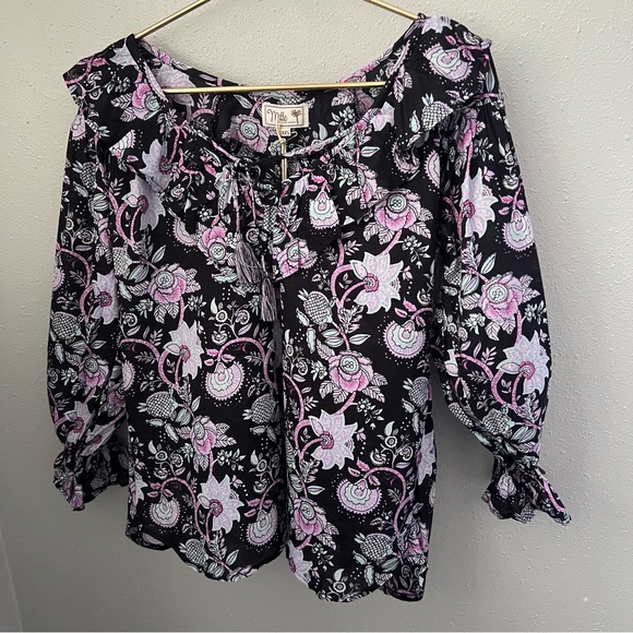 New Mille Resort and Travel May top with Anthropologie - Picture 3 of 8